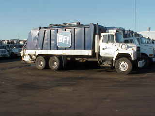 Trash Truck (Compactor).