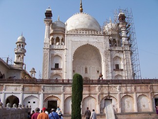 Bibi Ka Maqbara, India.